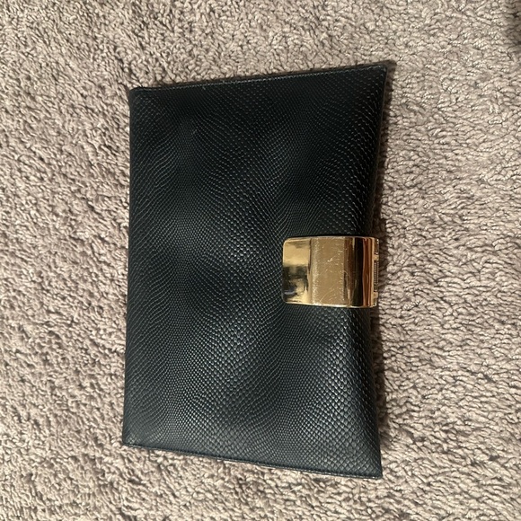 Black and Gold clutch. - Picture 3 of 4